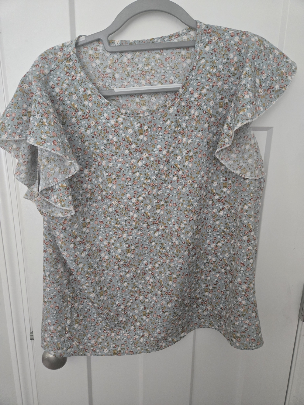 SHEIN Light Blue Floral Ruffle Sleeveless Blouse